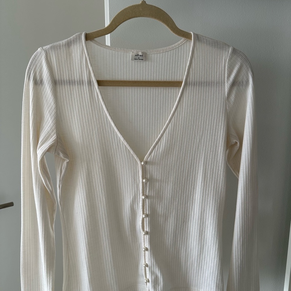 Wilfred White Ribbed V-Neck Pearl Button Top